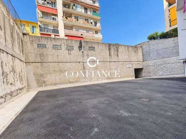 Parking 13 m²
