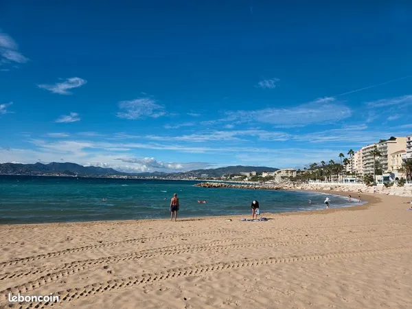 Le Suquet à 200 mètres des plages du square mistral