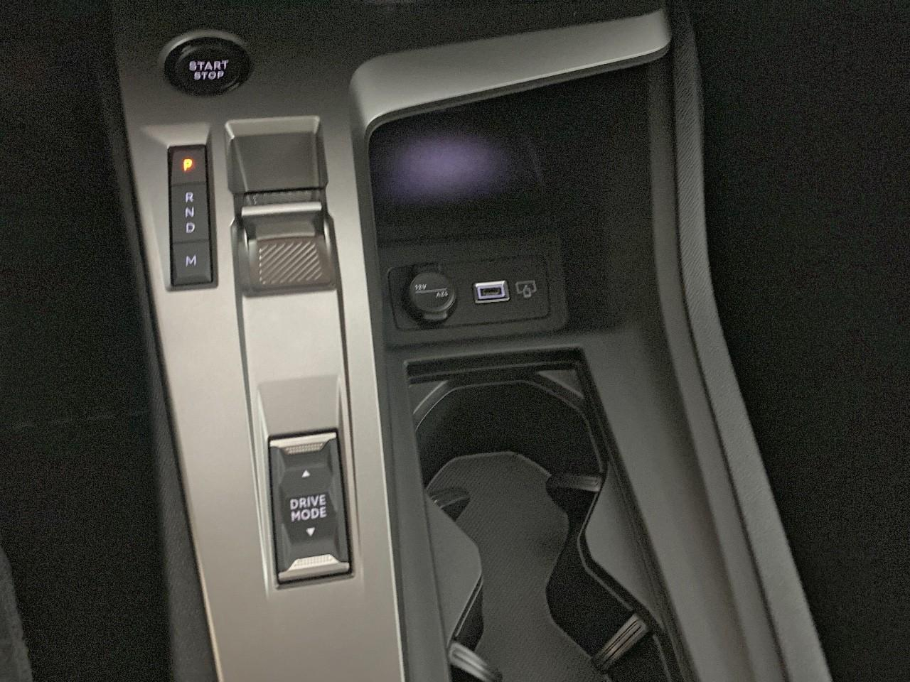 Peugeot 308 hybrid 145 e-dcs6 allure — photo 17