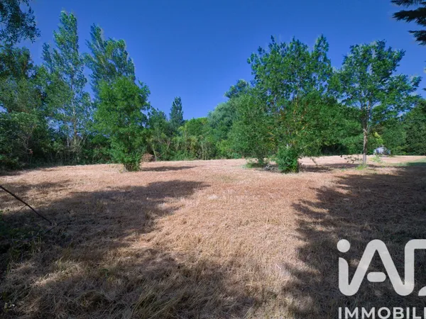 Terrain 2098 m²