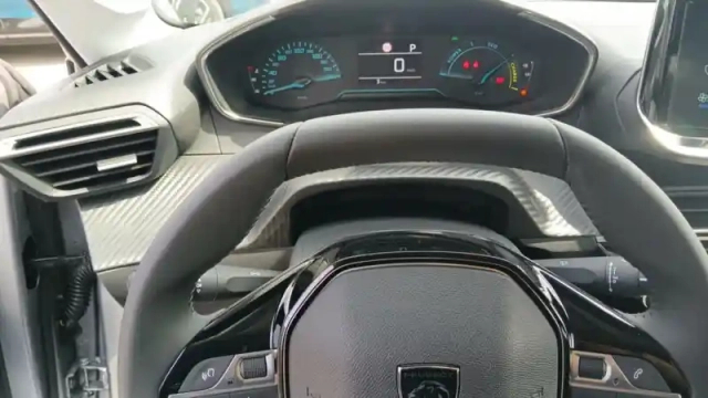 Peugeot 208 hybrid 110 ch e-dcs6 — photo 15