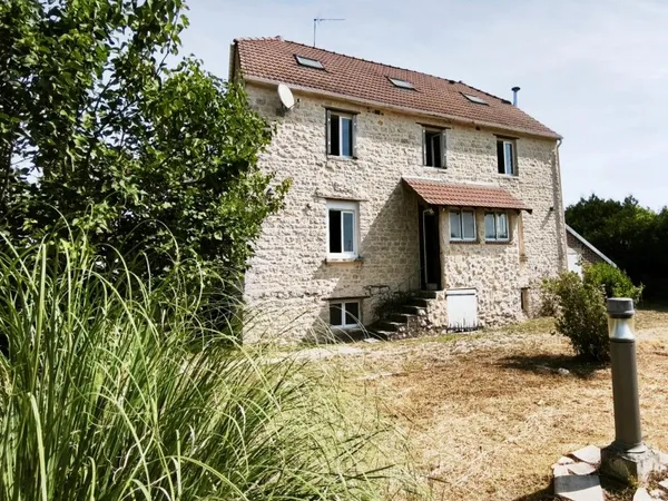 Maison d'habitation en pierre de 160 m2