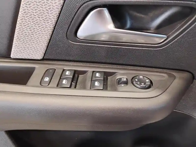 Citroën C4 puretech 155 s&amp;s eat8 shine pack — photo 20