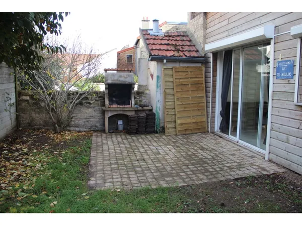 Loue studio de 28m² avec mezzanine et jardin privatif à Croissy sur Seine (78)