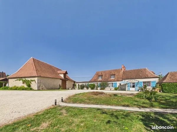 Dordogne - Propriété en pierre de caractère 165m² avec dépendances et piscine