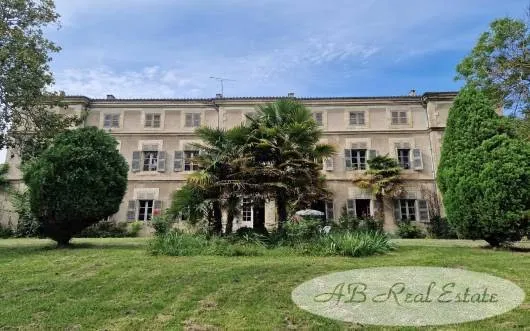 Château 840 m²