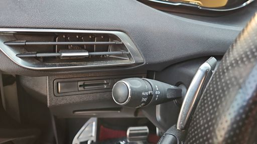 Peugeot 3008 1.2 PureTech 130 EAT6 - GT Line – 2018 – 88127 km – Essence – Boîte Automatique — photo 23