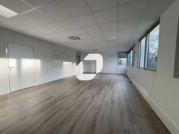 Bureaux 699 m²