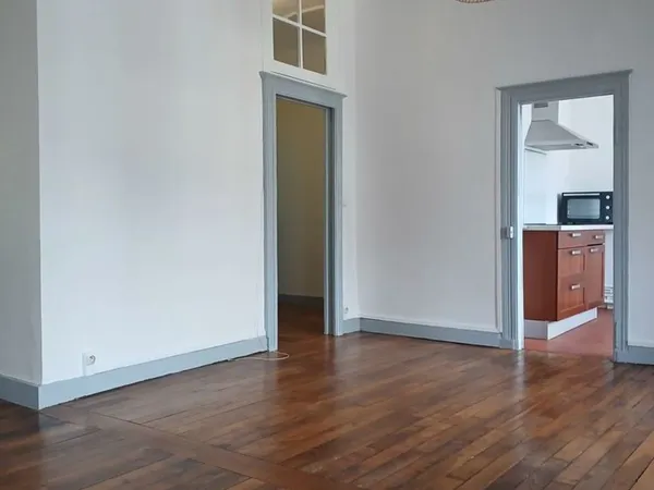 bel appartement F3, Chateauroux centre , calme.