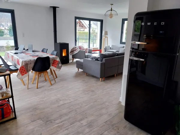 Vends une maison récente de 4 chambres à Saint-Mamet - Vue montagne