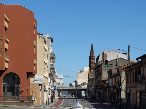 PONT DES DEMOISELLES - Local professionnel/bureaux rénovés en rez-de-chaussée