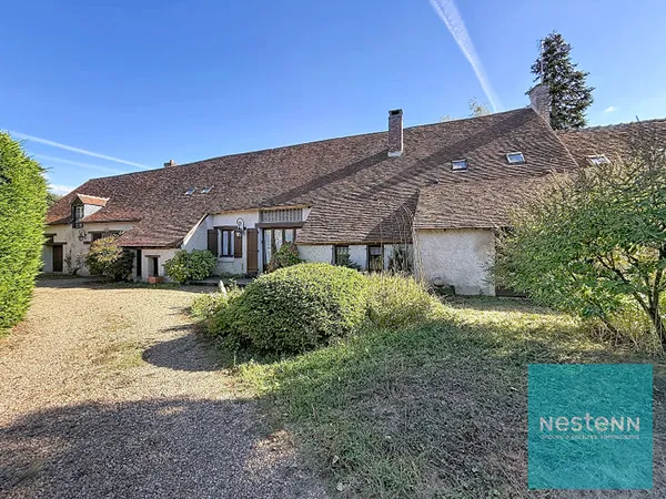 MOSNES, magnifique longère de 335 m² avec gîte indépendant et terrain de 7 028 m²