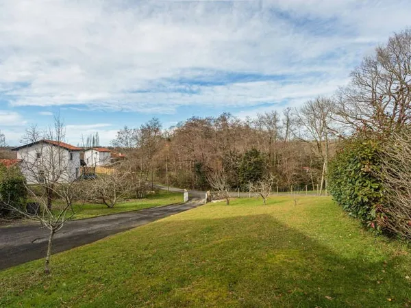 Terrain 877 m²