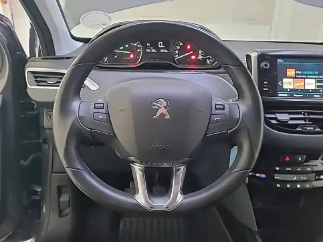 Peugeot 2008 puretech 130ch s&amp;s bvm6 — photo 9