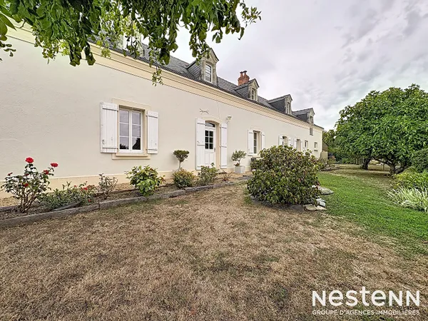 A Cornillée-les-Caves, Maison ancienne, 205 m², 4 chambres + 1 bureau sur une parcelle jardin de 170