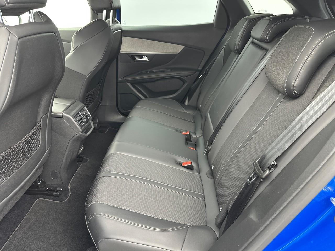 Peugeot 3008 puretech 130ch s&s eat8 gt pack — photo 12