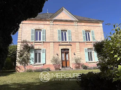 Propriété 8 pièces 230 m²