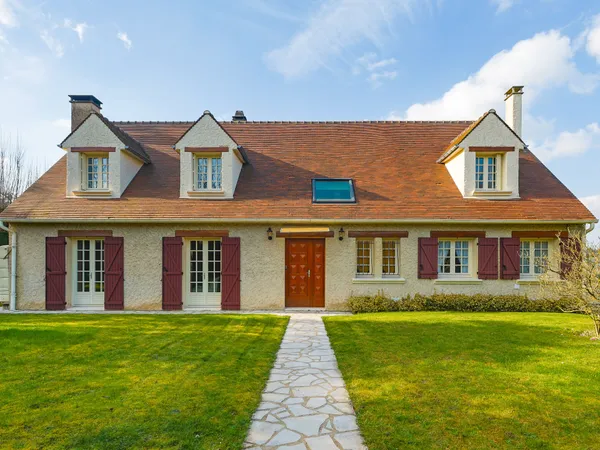 GOUPILLIERES, superbe propriété avec piscine couverte et nom