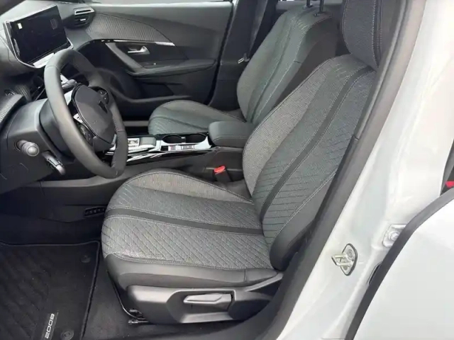 Peugeot 2008 electrique 54 kwh 156 ch — photo 11
