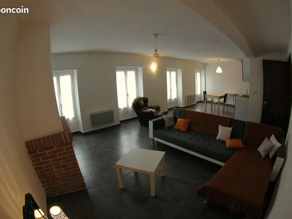 Appartement T3 meublé au 2e étage, surface de 74 m²