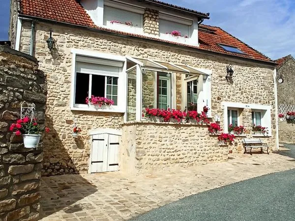 MAISON EN PIERRE de 158m² avec GRANDE VERANDA - 4 CHAMBRES + F2 INDÉPENDANT + TERRAIN SANS VIS A VIS