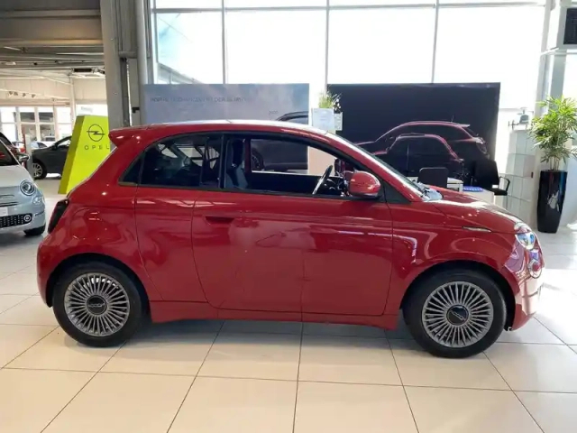 Fiat 500 3+1 e 95 ch — photo 54