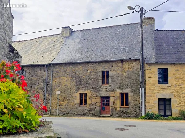 Maison en pierre à rénover sur terrain constructible de 1 750 m² - proche canal & Josselin