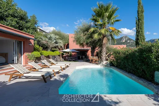 Villa 7 pièces 310 m²