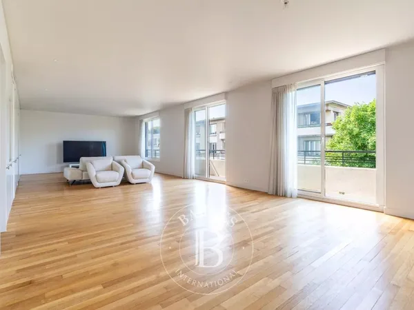 Neuilly-sur-Seine - Longchamp - Appartement 2 chambres - Dernier étage - Balcon - Climatisation reve