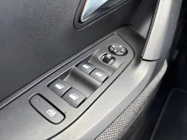 Peugeot 2008 puretech 130 s&amp;s eat8 — photo 19
