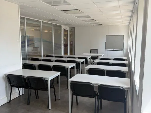 Salle de réunion équipée - 40 m2 - Jusqu'à 30 pers. - Créteil (94)
