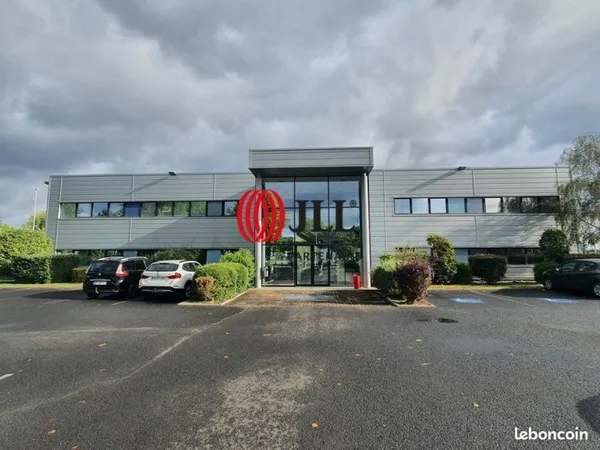BUREAUX 142 m² AUBIERE