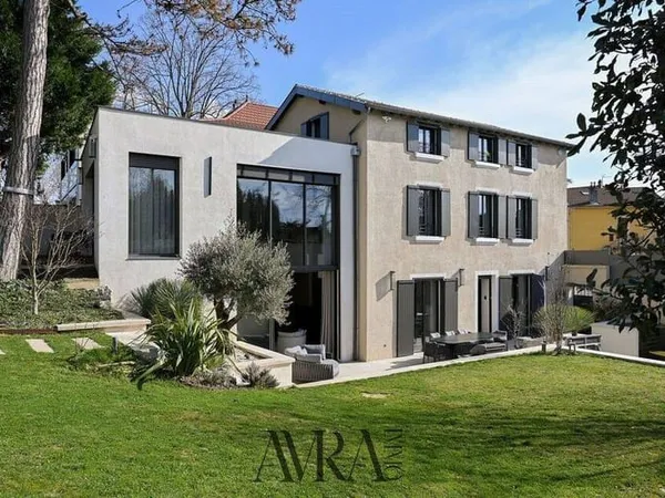 Maison 9 pièces 380 m²