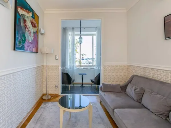 SUPERBE APPARTEMENT EN REZ DE CHAUSSEE SUR LA PROMENADE DES ANGL
