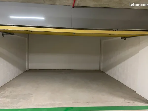 Loue Garage 24 m2 Antibes