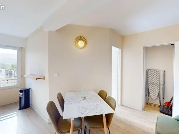 Chambre 5 pièces 68 m²