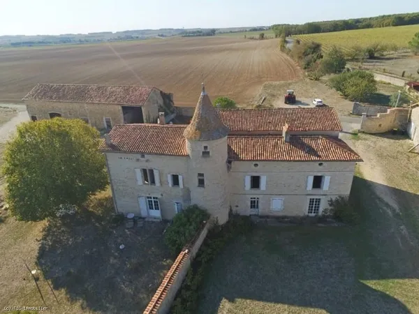 Magnifique Ancienne Logis Avec Grand Potentiel