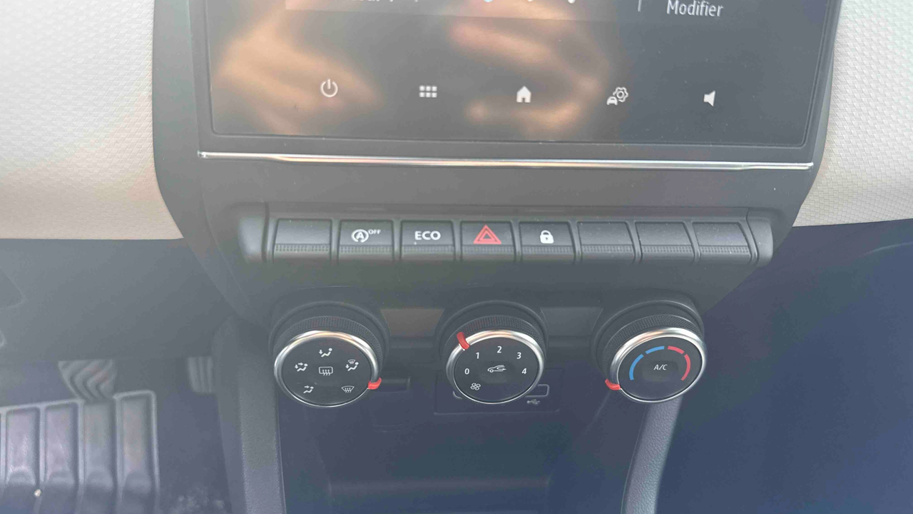 Renault Clio TCe 90 — photo 16