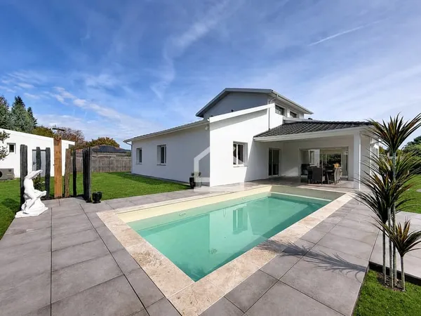 Saint-Aubin de Médoc - Maison familiale contemporaine de 227m2, 4 Chambres, garage et piscine.