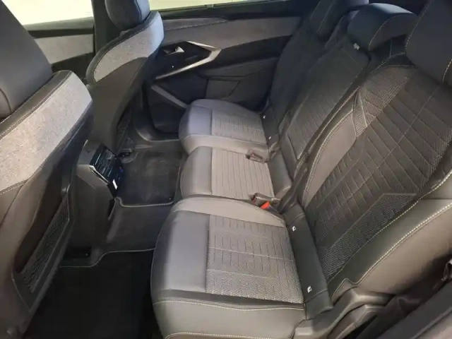 Peugeot 5008 electrique 210 ch 73 kwh — photo 17