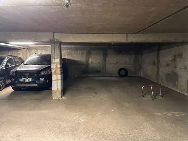 Parking 12 m²