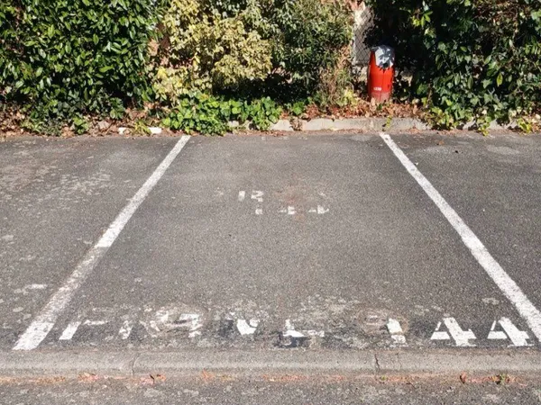 Place de parking extérieure