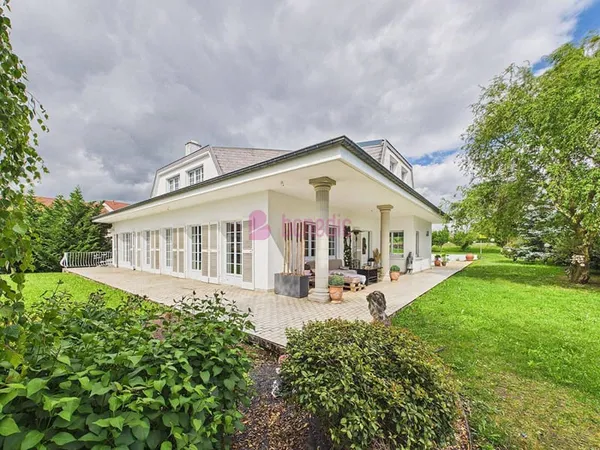 Maison 7 pièces 296 m²
