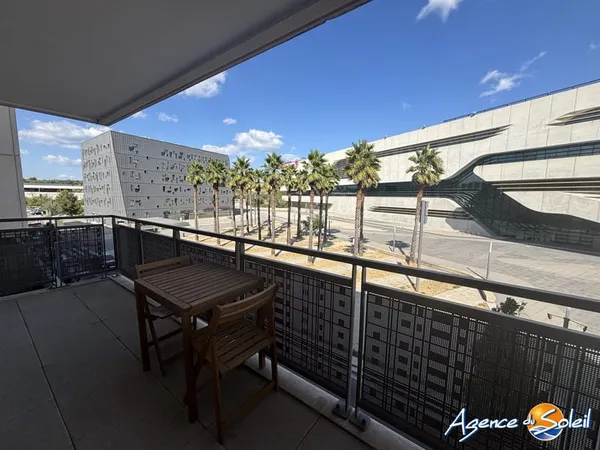 PIERRE VIVE - GRAND T2 MEUBLE RECENT AVEC CLIMATISATION ET STAT