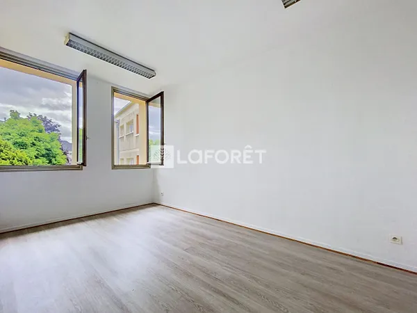 Bureau 4 pièces 12 m²