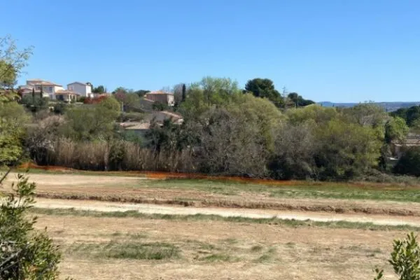 Terrain 320 m²