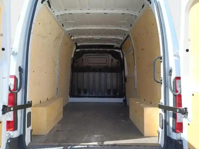 Renault Master fg f3300 l2h2 2.3 blue dci 135ch confort euro6e — photo 9