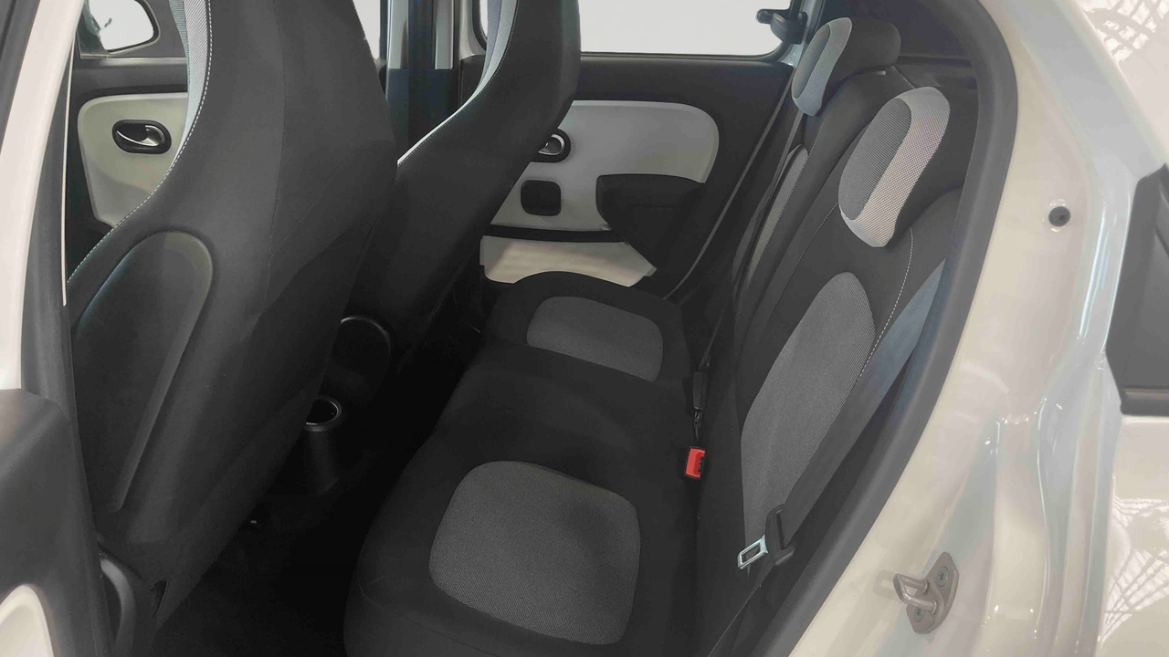 Renault Twingo III E-Tech — photo 12