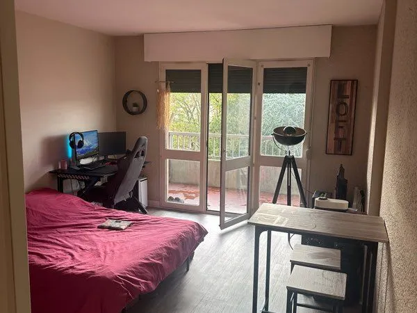 Loue studio meublé 415