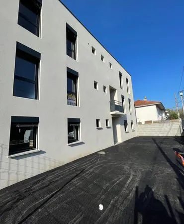 Bureaux à louer - vaulx-en-velin - zone franche